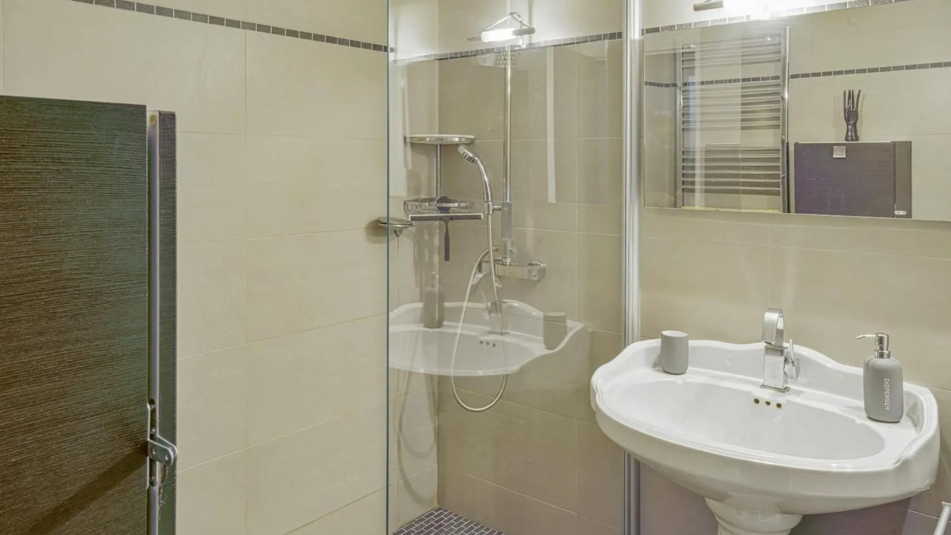 Appartement Labrouste Et Son Balcon - Welkeys Paris France